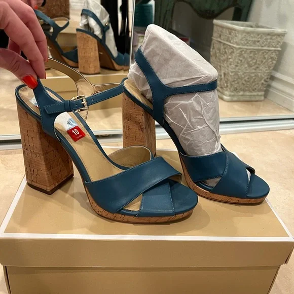Elegant Blue Strappy Platform Sandals - Picture 1 of 5